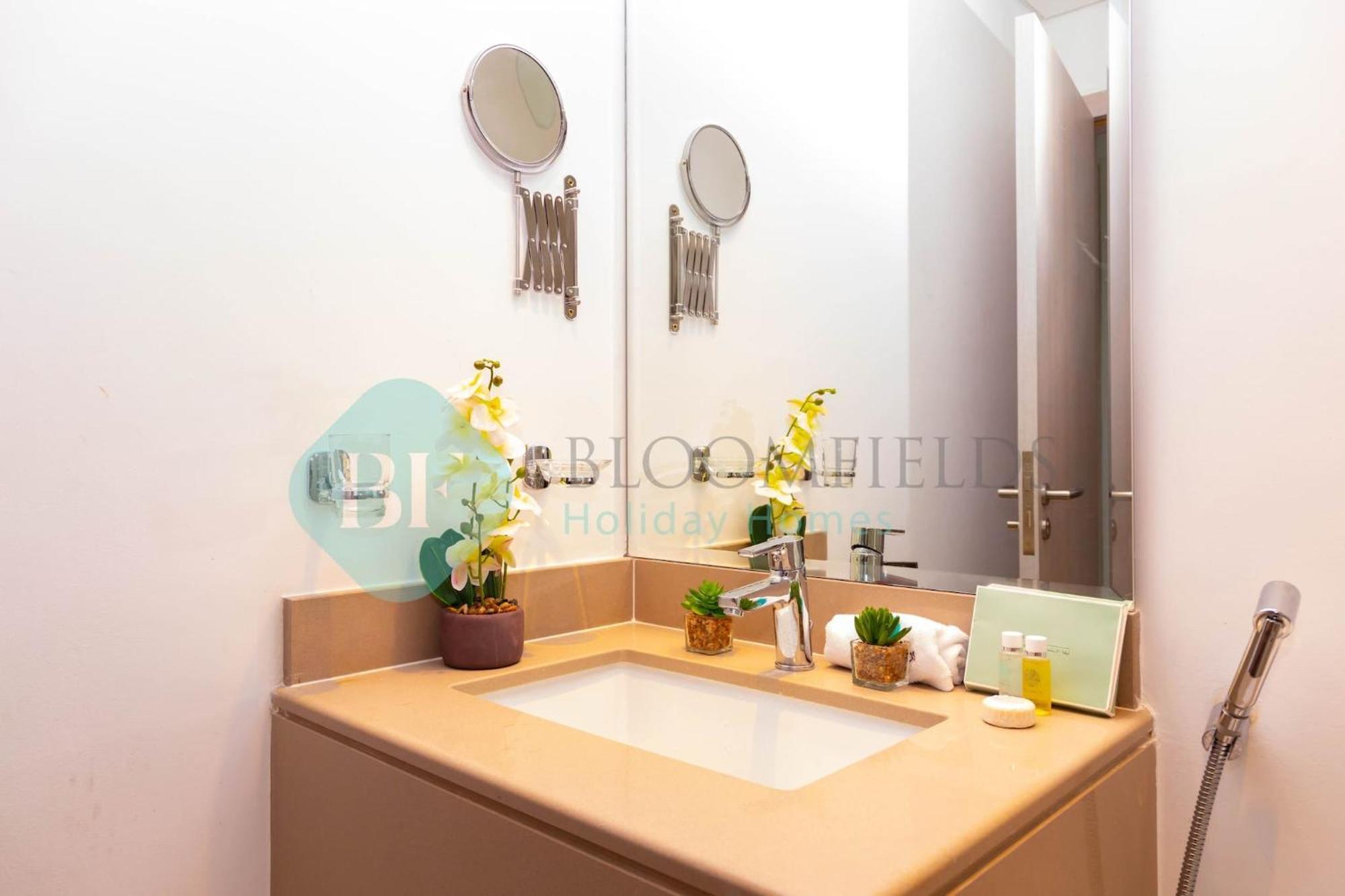 Bloomfields Stu Partial Canal View In Waters Edge Appartamento *
