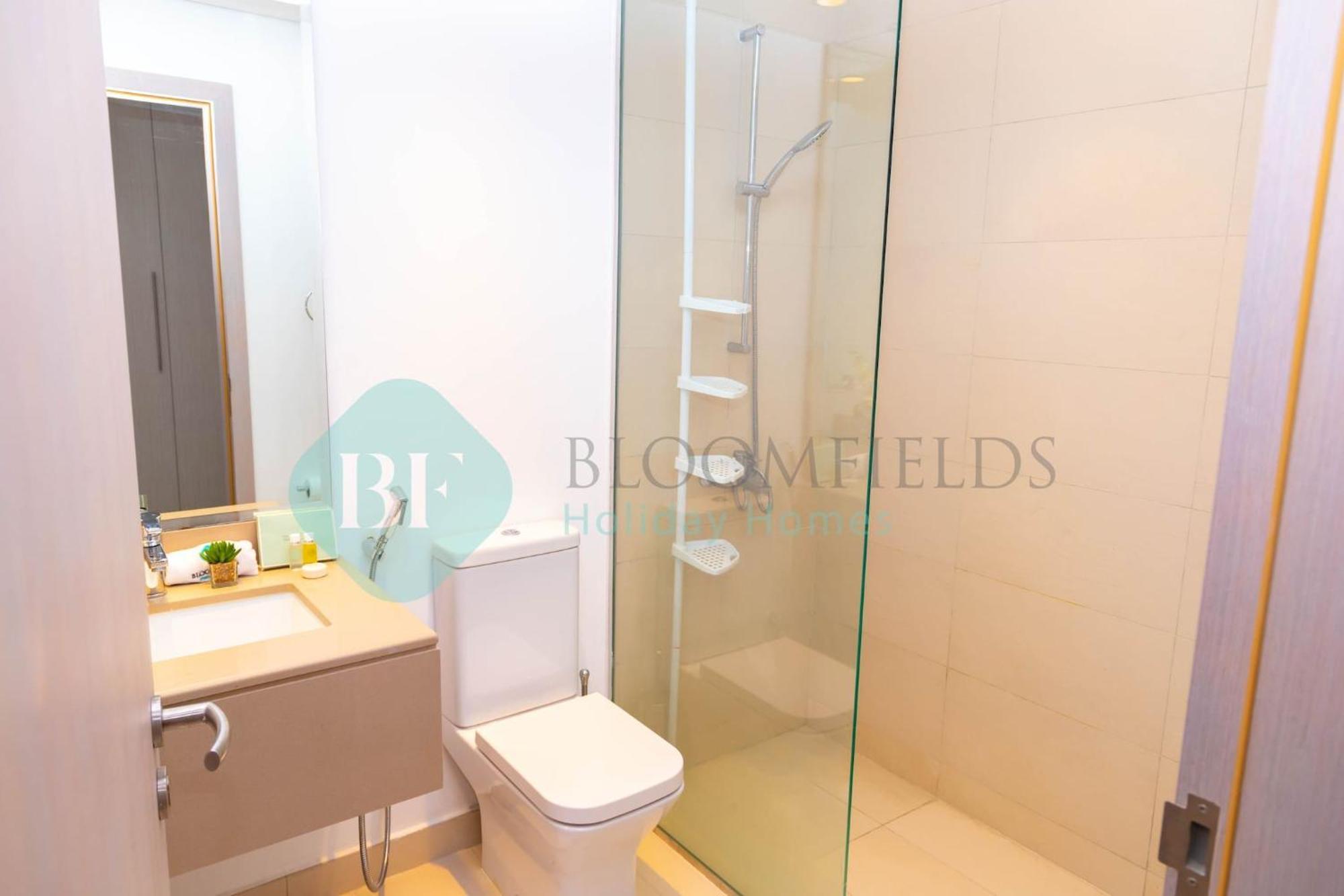 Bloomfields Stu Partial Canal View In Waters Edge *